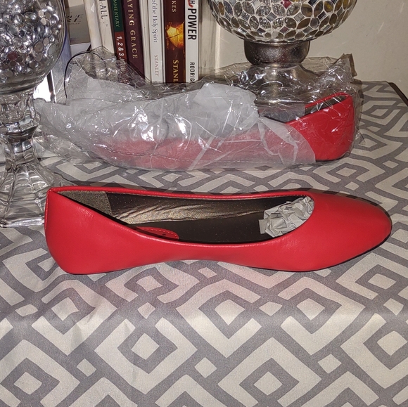 Red Round Flats - Picture 2 of 2